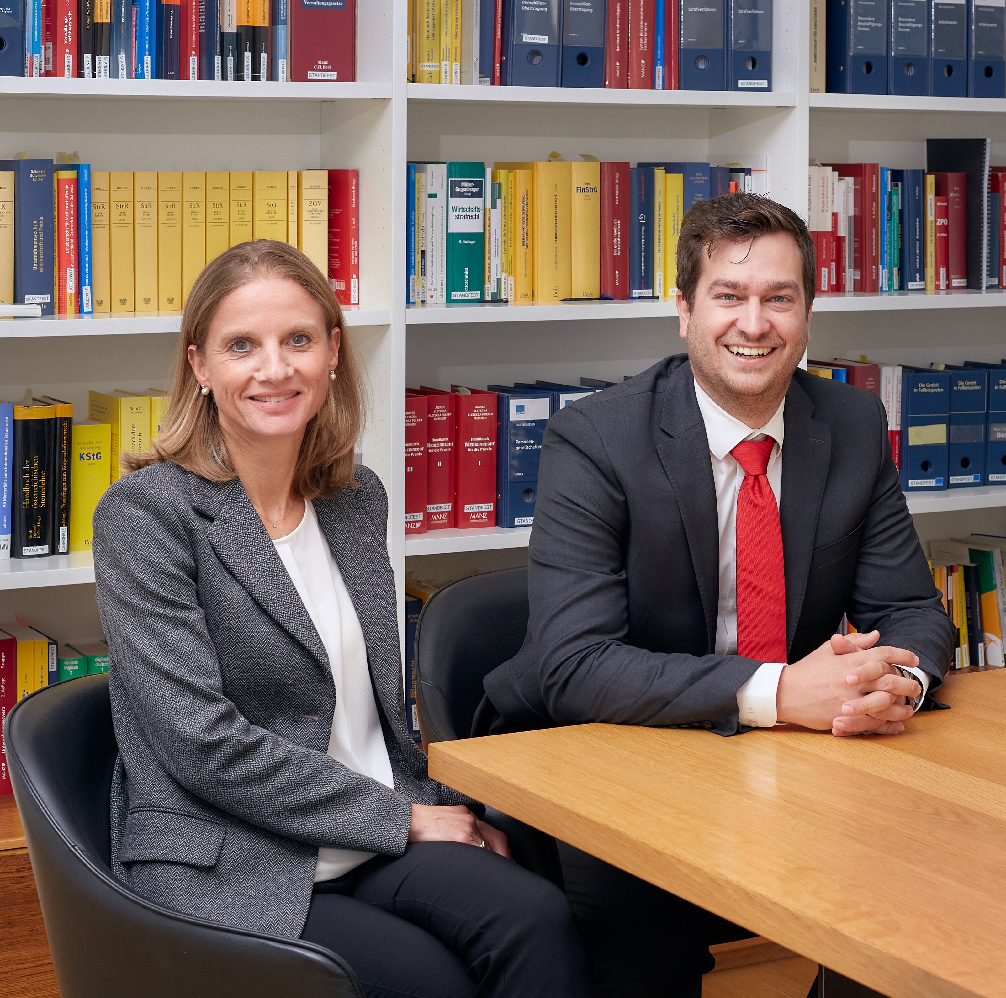 Foto: von links nach rechts: Mag. Andrea Jaksch-Hindinger - Simon Rossak, Bsc.